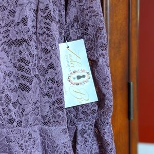 Beautiful high low top.